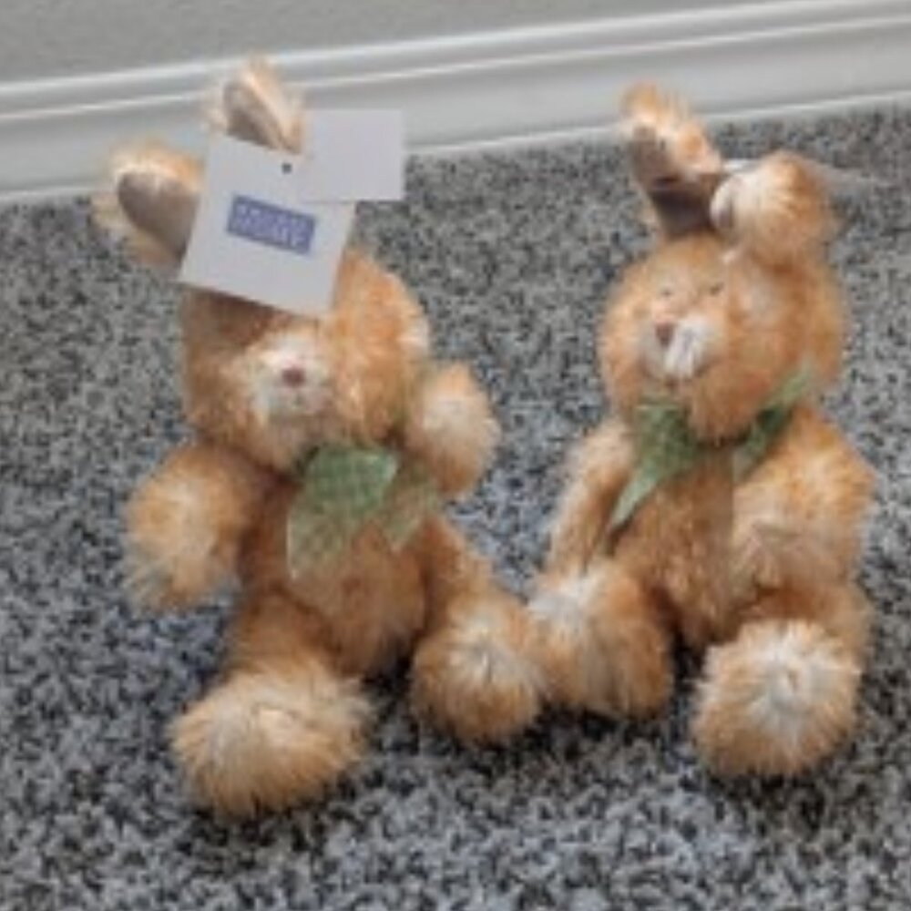 Set of 2 Bunnies 7"- NEW